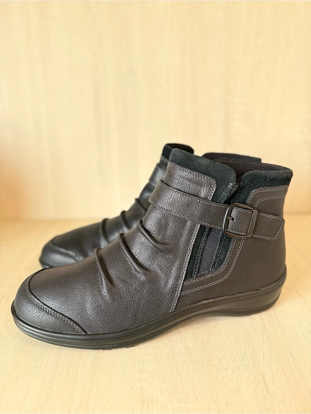 SoftWalk Women’s Black Leather Ankle Boots Size 11 M Buckle Strap Comfort Zip Bo